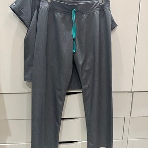 Figs. Medium top and bottom.